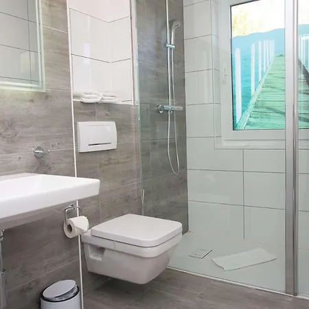 Lejlighed Strandnah, Wintergarten, Gratis Nutzung Vom Ahoi Erlebnisbad Und Sauna In Sellin - Strandhaus Moenchgut Fewo08 *