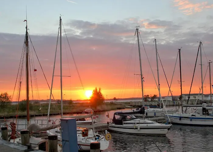 Apartment Strandhaus Mönchgut: Beachside Retreat With Wintergarden And Access