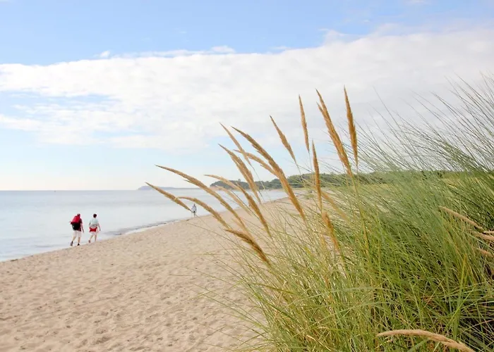 Apartment Strandhaus Mönchgut: Beachside Retreat With Wintergarden And Access