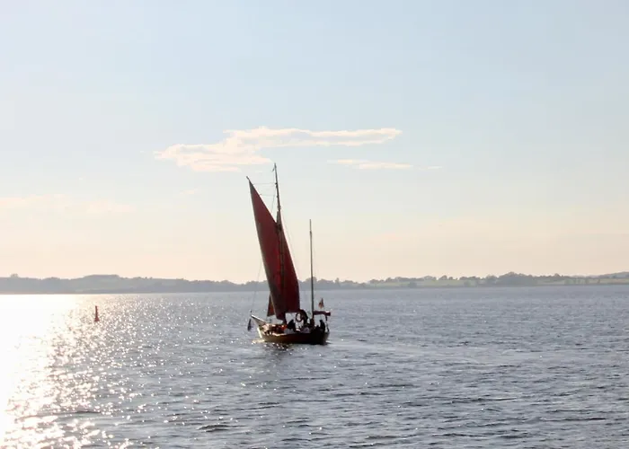 Strandhaus Mönchgut: Beachside Retreat With Wintergarden And Access