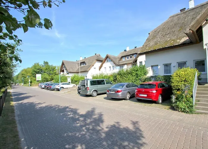 Strandhaus Mönchgut: Beachside Retreat With Wintergarden And Access * Lobbe