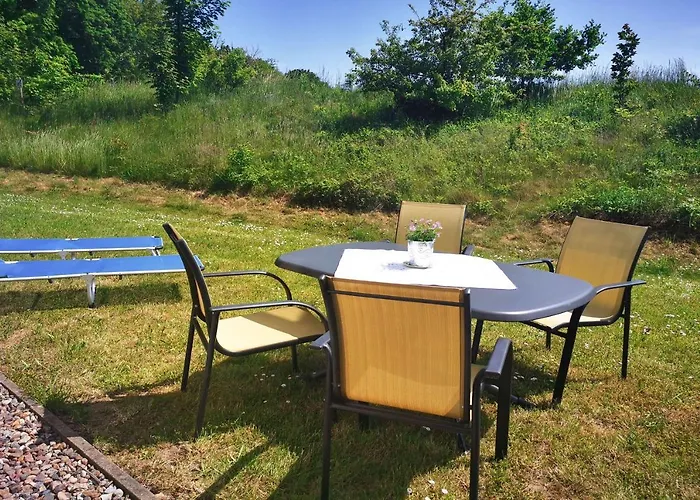 Strandhaus Mönchgut: Beachside Retreat With Wintergarden And Access Apartment