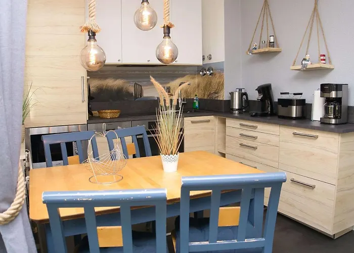 Strandhaus Mönchgut: Beachside Retreat With Wintergarden And Access Apartment *