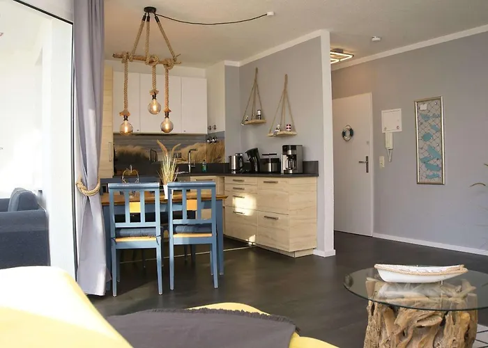 Apartment Strandhaus Mönchgut: Beachside Retreat With Wintergarden And Access Lobbe