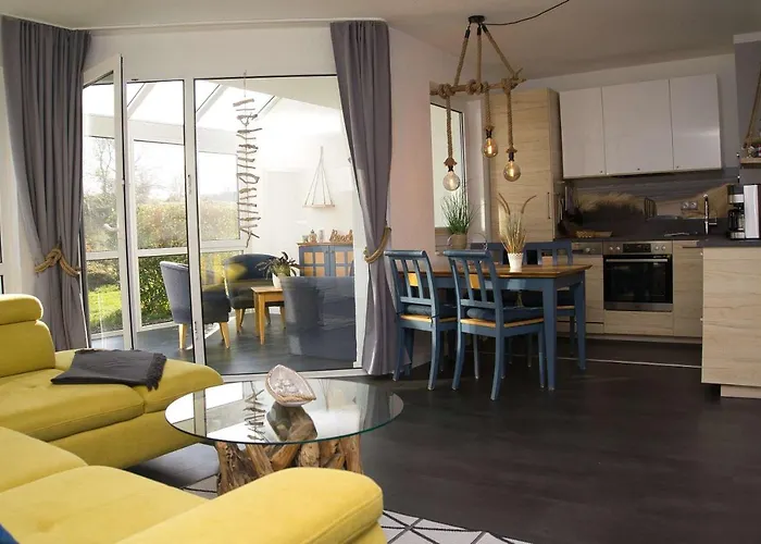 Strandhaus Mönchgut: Beachside Retreat With Wintergarden And Access Lobbe