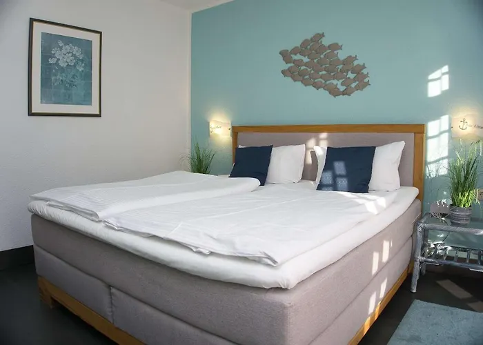 Strandhaus Mönchgut: Beachside Retreat With Wintergarden And Access Apartment