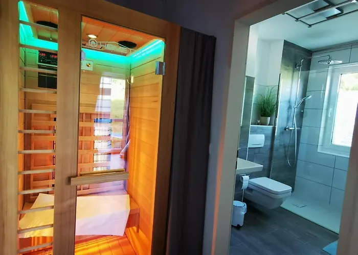 Strandhaus Mönchgut: Beachside Retreat With Wintergarden And Access *