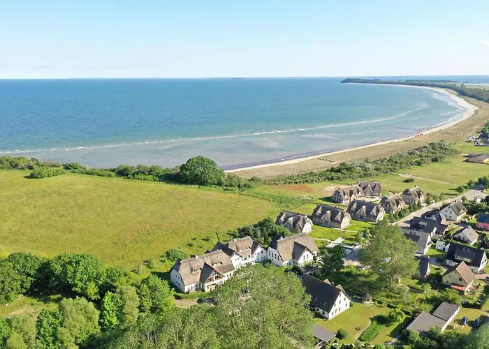 Strandhaus Mönchgut: Beachside Retreat With Wintergarden And Access Lobbe